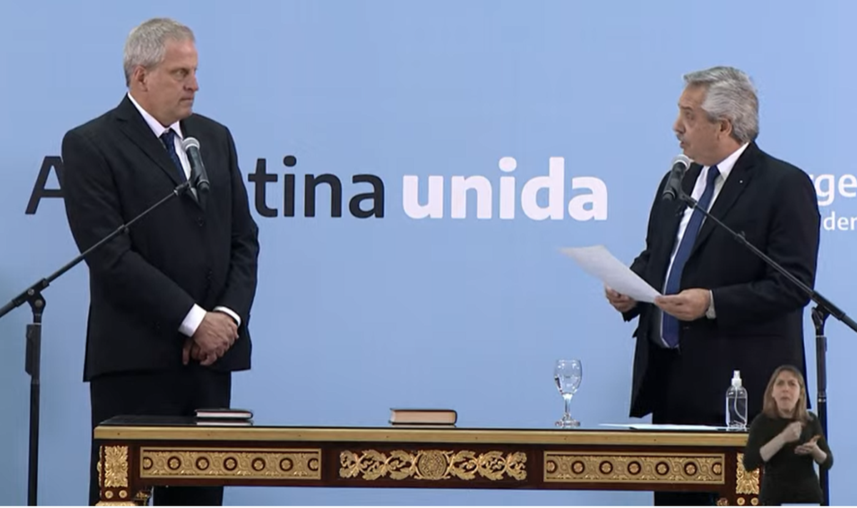 El gesto del nuevo ministro de Educación que enojó a varios