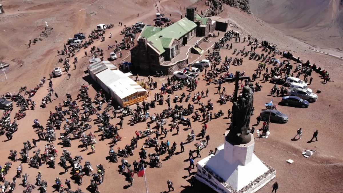 El 9° Encuentro de Motoviajeros tuvo en estos feriados de Carnaval a Mendoza como eje. Visitaron el Parque San Martín, y viajaron por Ruta 7 hasta llegar al monumento del Cristo Redentor.