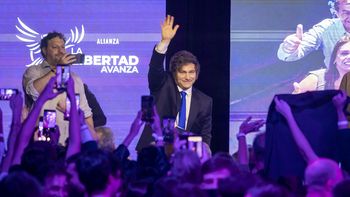 Milei come radicales y macristas en modo Pac-Man mientras Cornejo mira a febrero Milei come radicales y macristas en modo Pac-Man mientras Cornejo mira a febrero