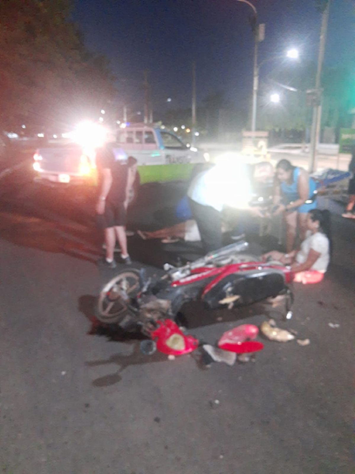 Las mujeres fueron asistidas por vecinos y conductores que circulaban por la zona. Las mujeres fueron asistidas por vecinos y conductores que circulaban por la zona.