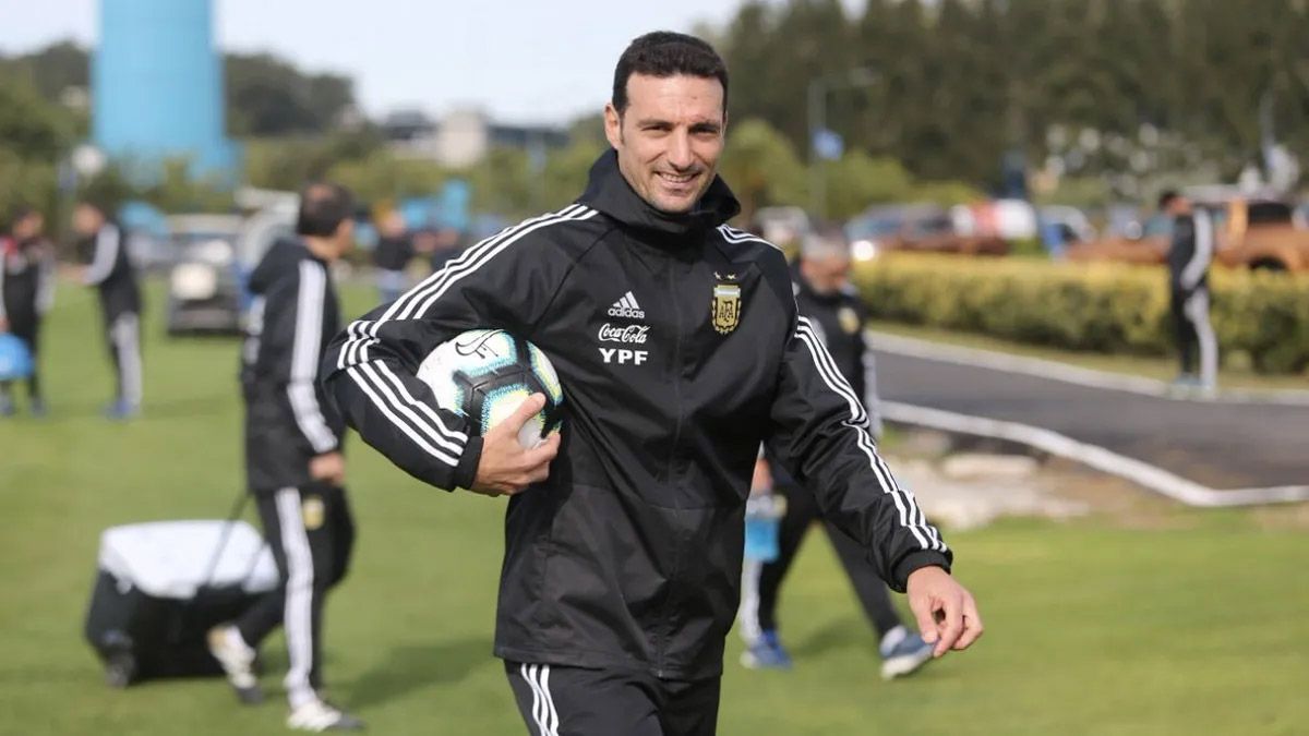 Lionel Scaloni deberá afinar el ojo para hacer la lista de los jugadores que estarán presente en el Mundial Qatar 2022.