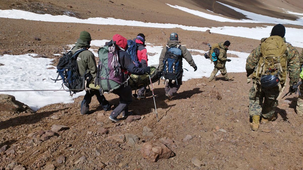 El rescate de las turistas argentinas en La Olla cerca del límite entre Argnitna y Chile.