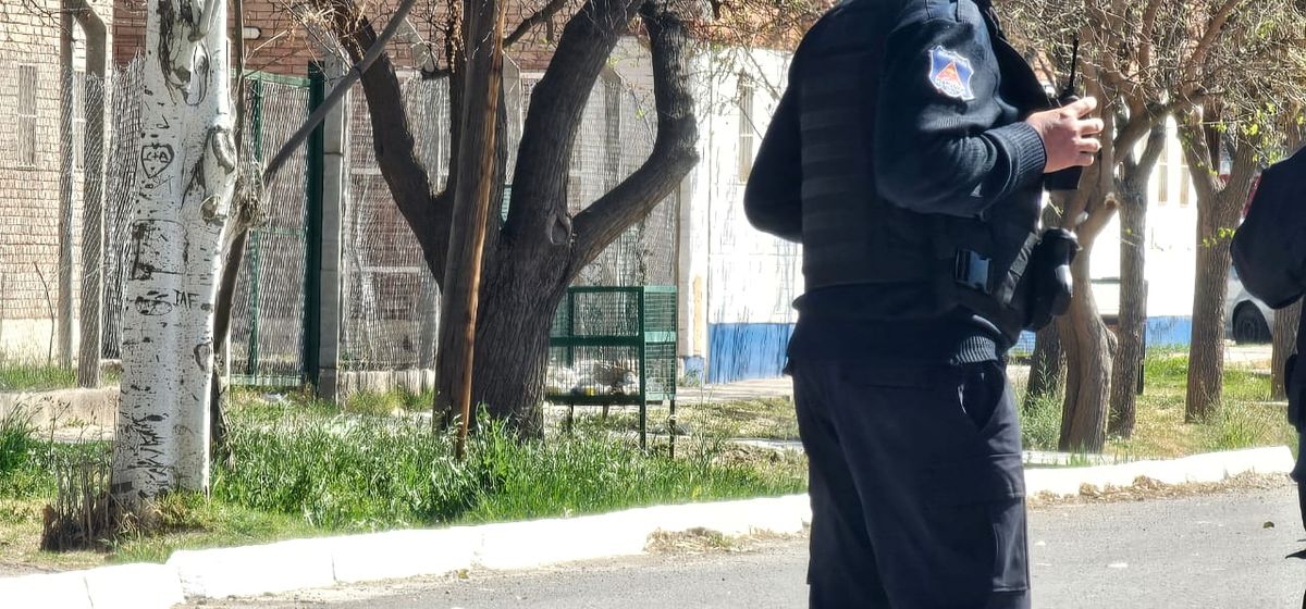 Megaoperativo policial en la escuela de La Paz donde se atrincheró una alumna de 14 años.