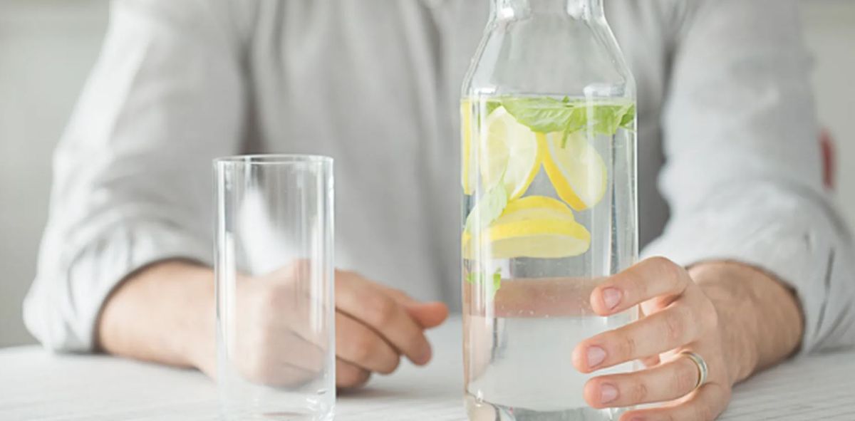 Salud. Beneficios de tomar agua con limón. Salud. Beneficios de tomar agua con limón.