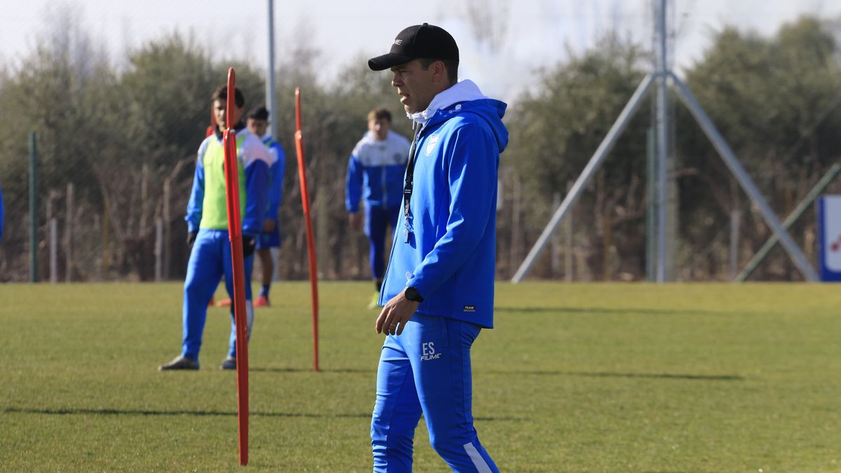 Esteban Solari, entrenador de Godoy Cruz meterá cambios para jugar ante Talleres, en Córdoba.