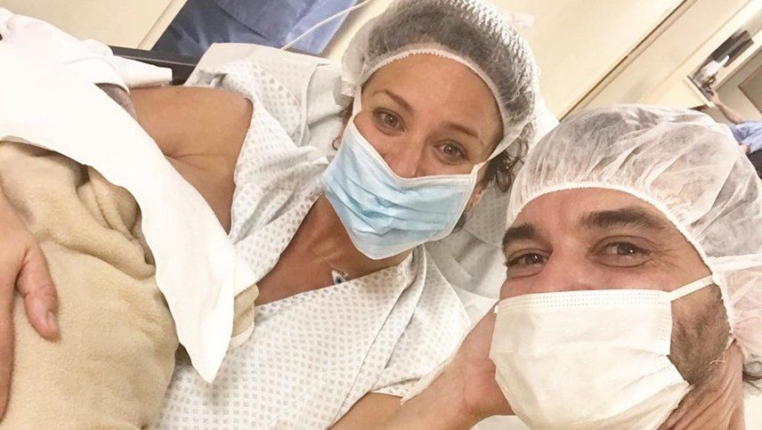 La tierna foto que compartió Paula Chaves de sus hijas durmiendo juntas
