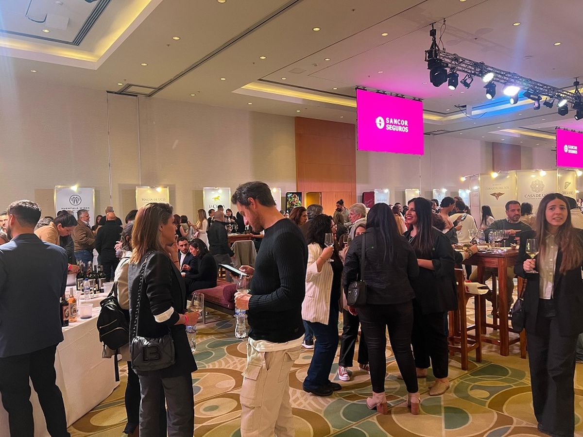 Wine Expo en el Hilton Mendoza es una feria que alberga vinos de bodegas tradicionales, con mucha historia y reconocimiento internacional. Wine Expo en el Hilton Mendoza es una feria que alberga vinos de bodegas tradicionales, con mucha historia y reconocimiento internacional.