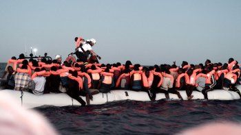 España propuso recibir el barco con 629 migrantes