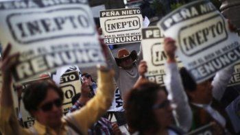 Miles de mexicanos pidieron la renuncia de Peña Nieto en una marcha por la capital