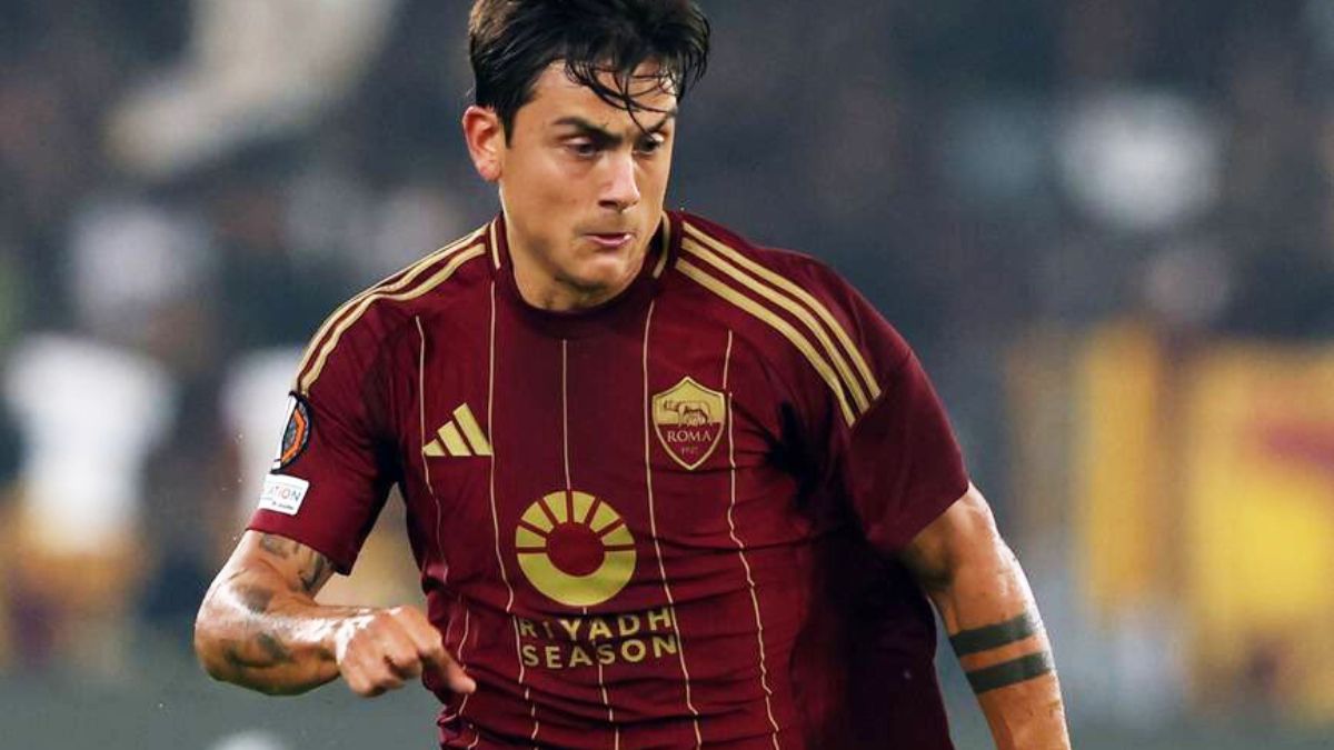 Paulo Dybala entró como titular en el debut de Europa League de la Roma