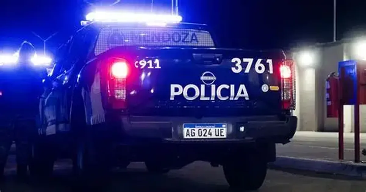 La Policía de Mendoza investiga el robo de una moto en Las Heras y un choque nocturno con un herido en Capital. La Policía de Mendoza investiga el robo de una moto en Las Heras y un choque nocturno con un herido en Capital.