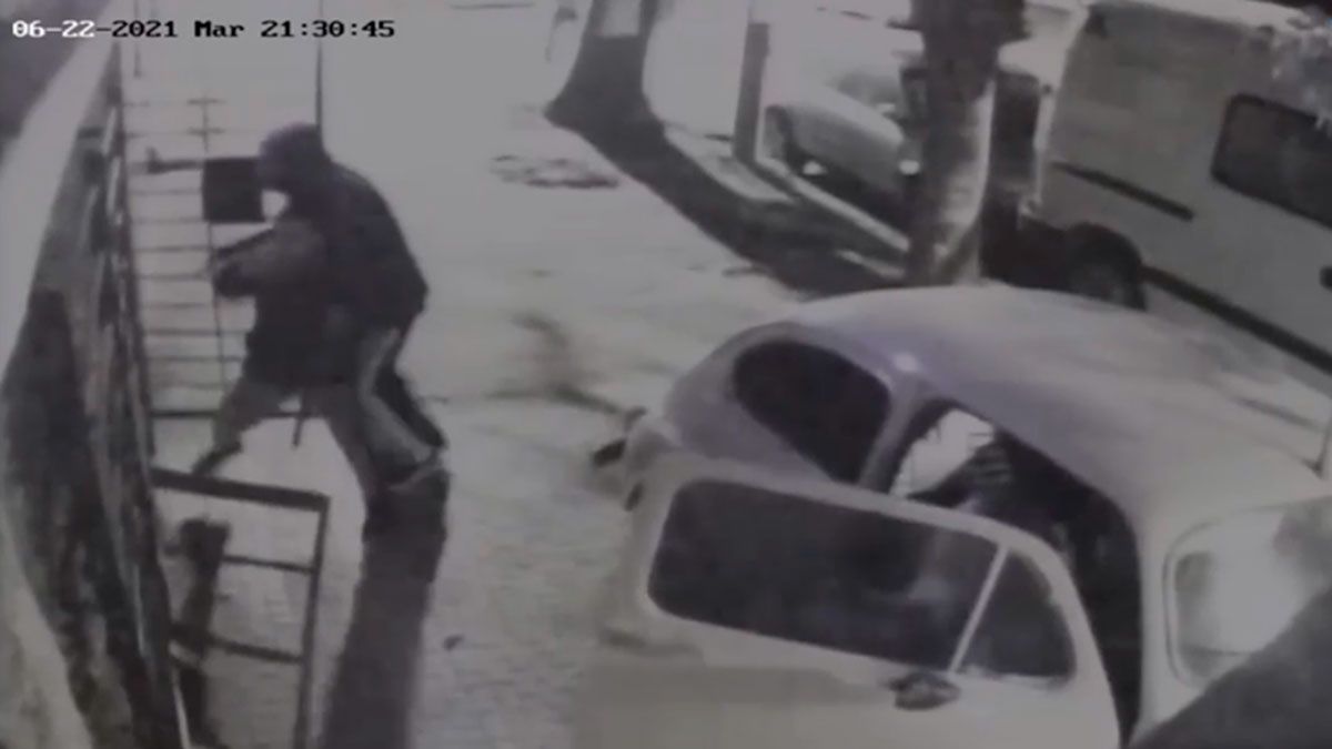 Mató a un ladrón de 15 años que usó como escudo a su hijo