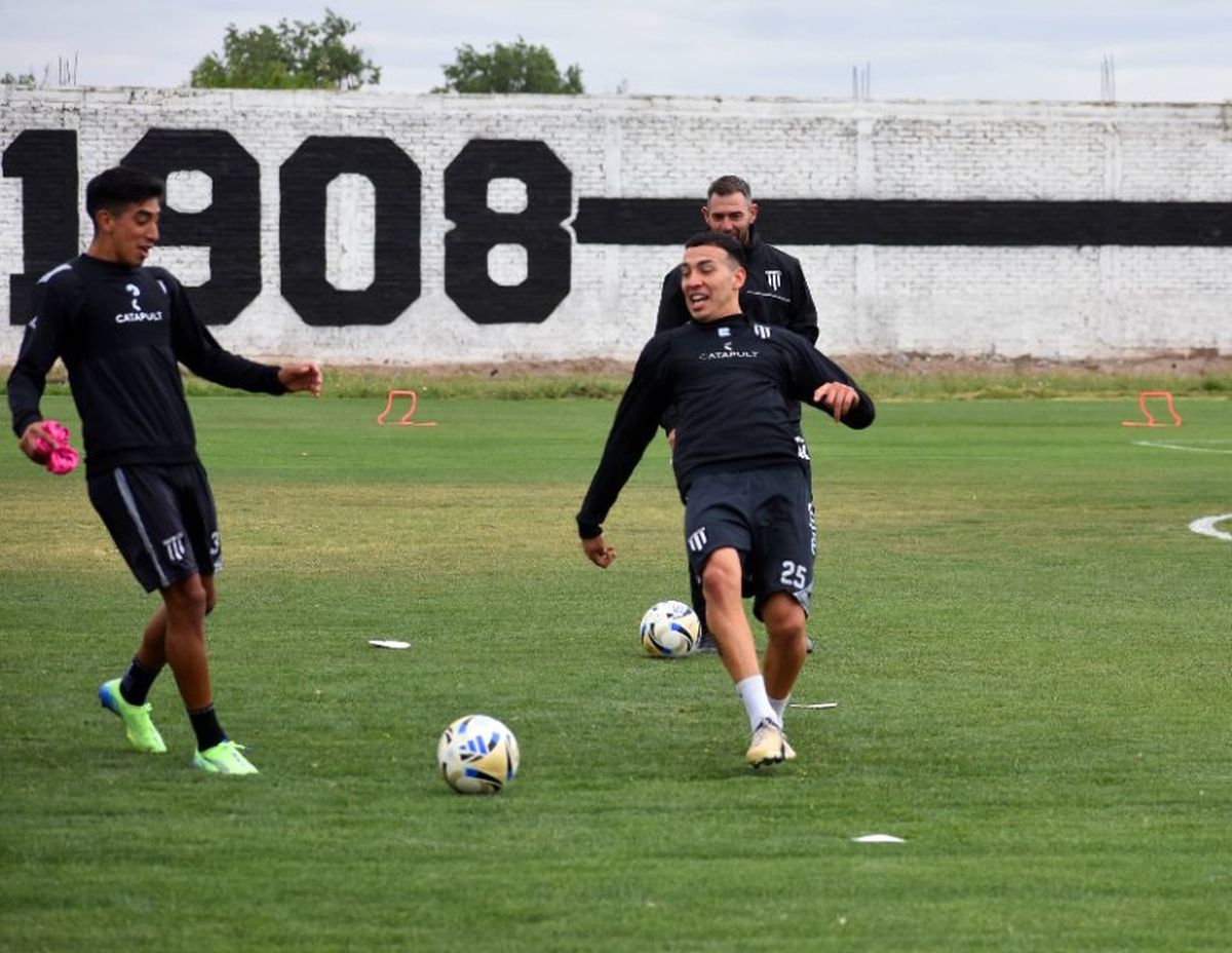 Nahuel Barboza, uno de los protagonistas del ascenso de Gimnasia y Esgrima que nunca bajó los brazos