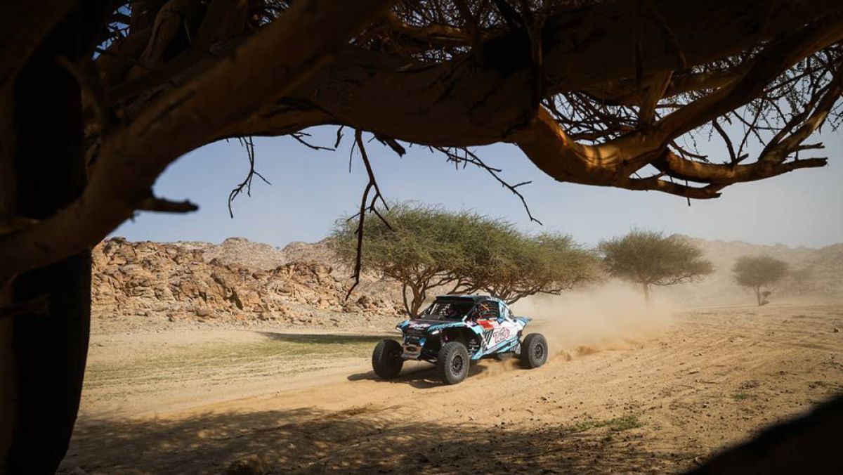 Nicol&aacute;s Cavigliasso y su esposa Valentina Pertegarini van con su Taurus directo al podio de los Autos, categor&iacute;a Challenger, en el primer parcial del Rally Dakar 2026.