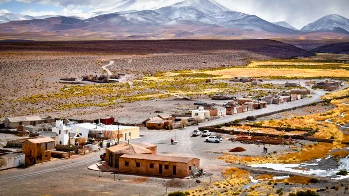 El pueblo está ubicado en la puna de Catamarca. El pueblo está ubicado en la puna de Catamarca.