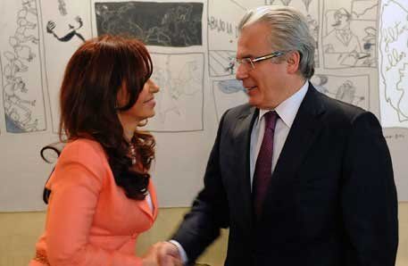 La presidenta Cristina Fernández visitó al juez Baltasar Garzón y le brindó su apoyo
