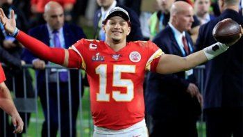 El mariscal de Kansas City firmará el contrato más caro de la historia del deporte