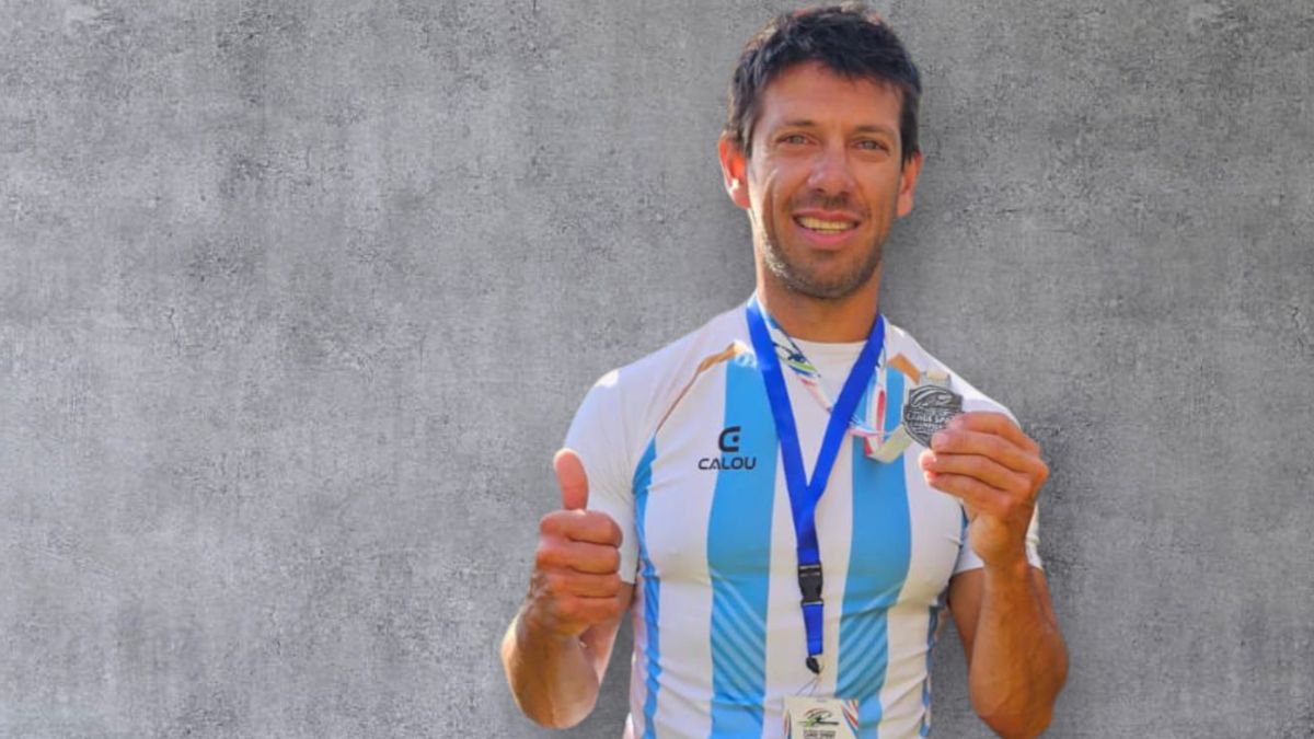 Oleksow con la medalla de plata.