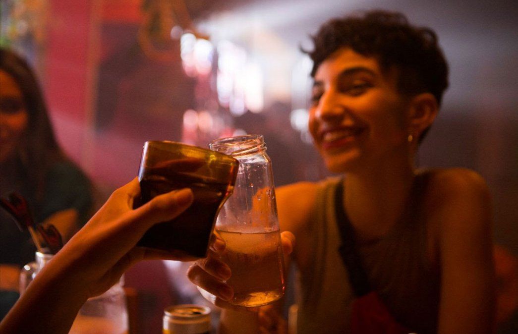 Día del Vino bebida nacional: estrenaron clip de la Mona Jiménez y Sub