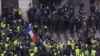 Continúan las protestas en París