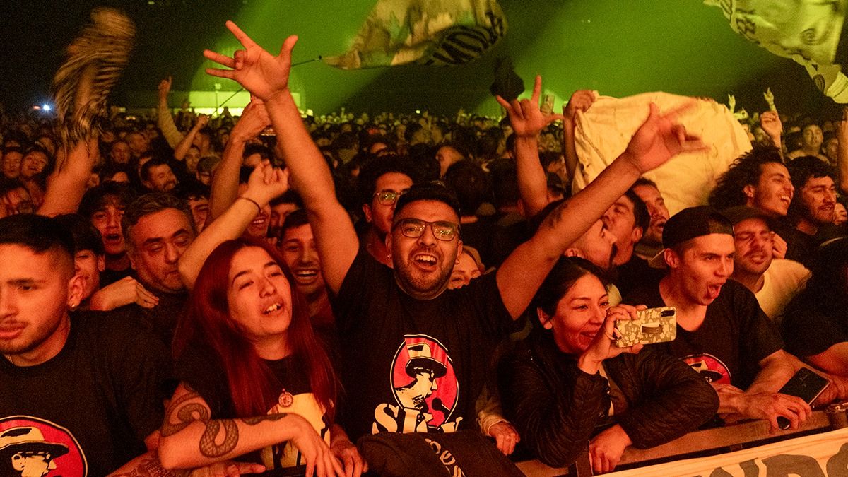 Skay y sus Fakires brillaron en el Ángel Bustelo. Fotos: Martín Pravata. Skay y sus Fakires brillaron en el Ángel Bustelo. Fotos: Martín Pravata.