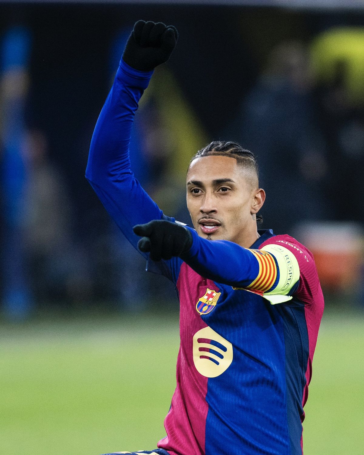 Raphinha hizo un doblete y brindó una asistencia en la victoria del Barcelona sobre el Real Madrid. Raphinha hizo un doblete y brindó una asistencia en la victoria del Barcelona sobre el Real Madrid. 