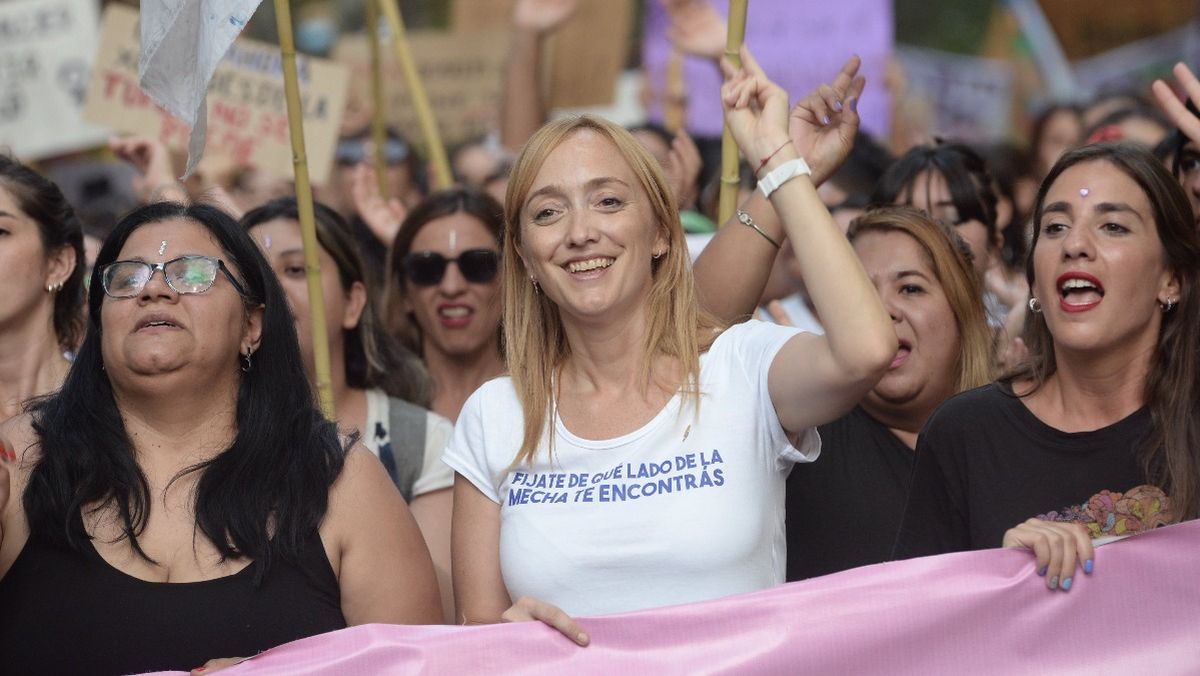 Fernández Sagasti intenta sintonizar con los reclamos del feminismo.