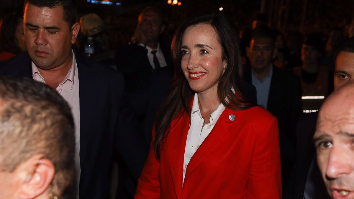 La vicepresidenta Victoria Villarruel se perdió buena parte del show de la Fiesta de la Vendimia y no habló con la prensa. La vicepresidenta Victoria Villarruel se perdió buena parte del show de la Fiesta de la Vendimia y no habló con la prensa.