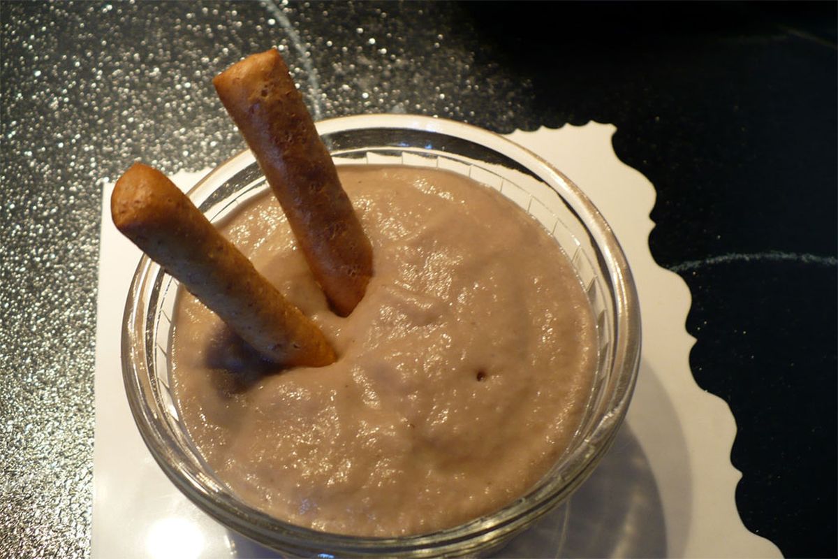 El sabor ahumado es un sello distintivo de esta receta con berenjena. El sabor ahumado es un sello distintivo de esta receta con berenjena.