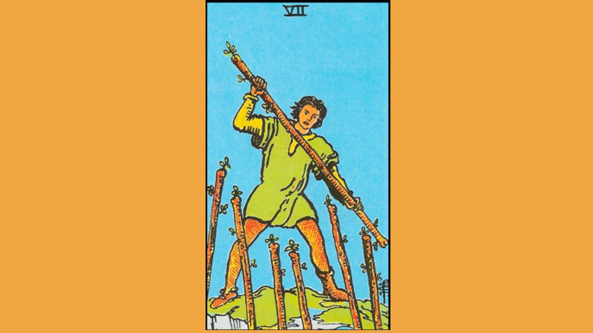 En el tarot, esta carta muestra a alguien en la cima de una colina, resistiendo con firmeza los desafíos que se alzan desde abajo. En el tarot, esta carta muestra a alguien en la cima de una colina, resistiendo con firmeza los desafíos que se alzan desde abajo.