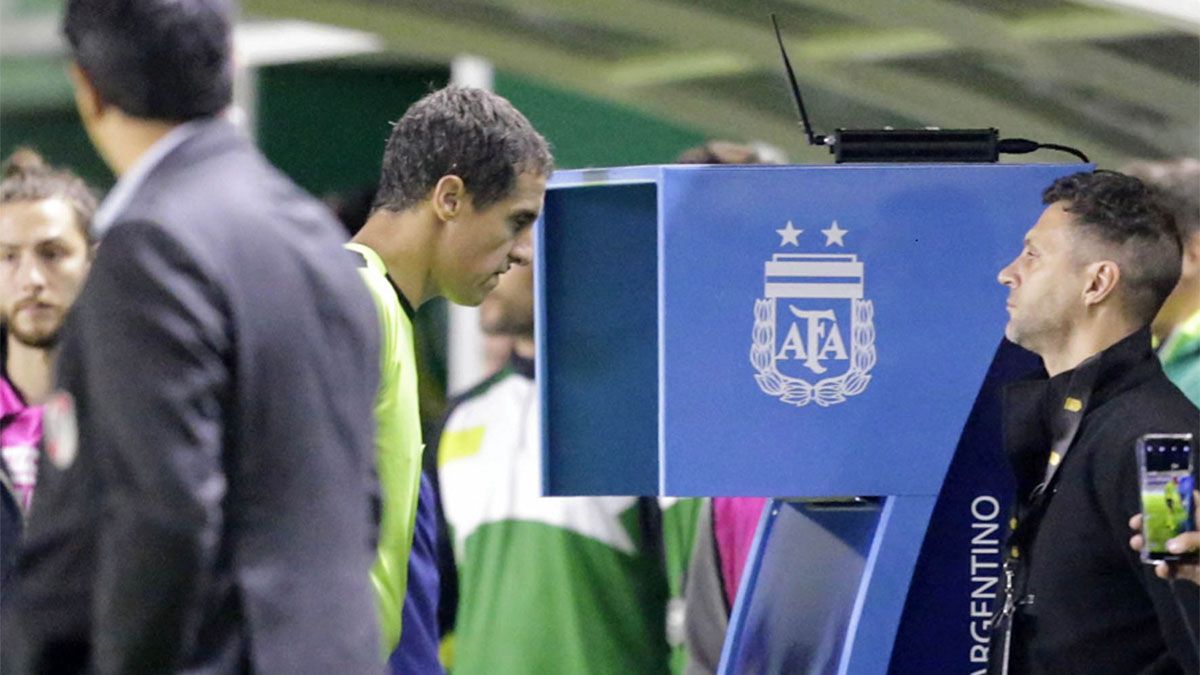En la cancha de Banfield hubo una gran polémica por el penal que le dieron a River.
