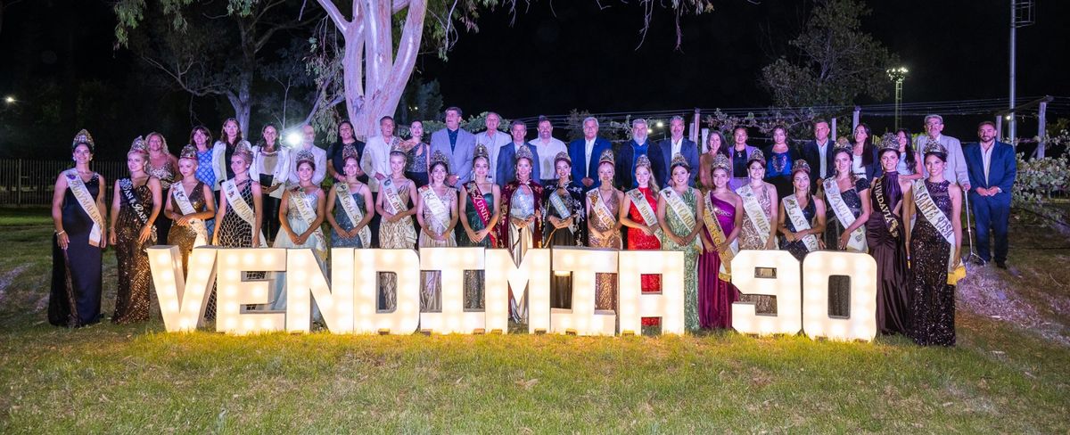 Al evento asistieron las reinas de todos los departamentos y la reina y virreina nacional, en un acontecimiento que tuvo además una finalidad solidaria, ya que lo recaudado fue para Fundavita. Al evento asistieron las reinas de todos los departamentos y la reina y virreina nacional, en un acontecimiento que tuvo además una finalidad solidaria, ya que lo recaudado fue para Fundavita.