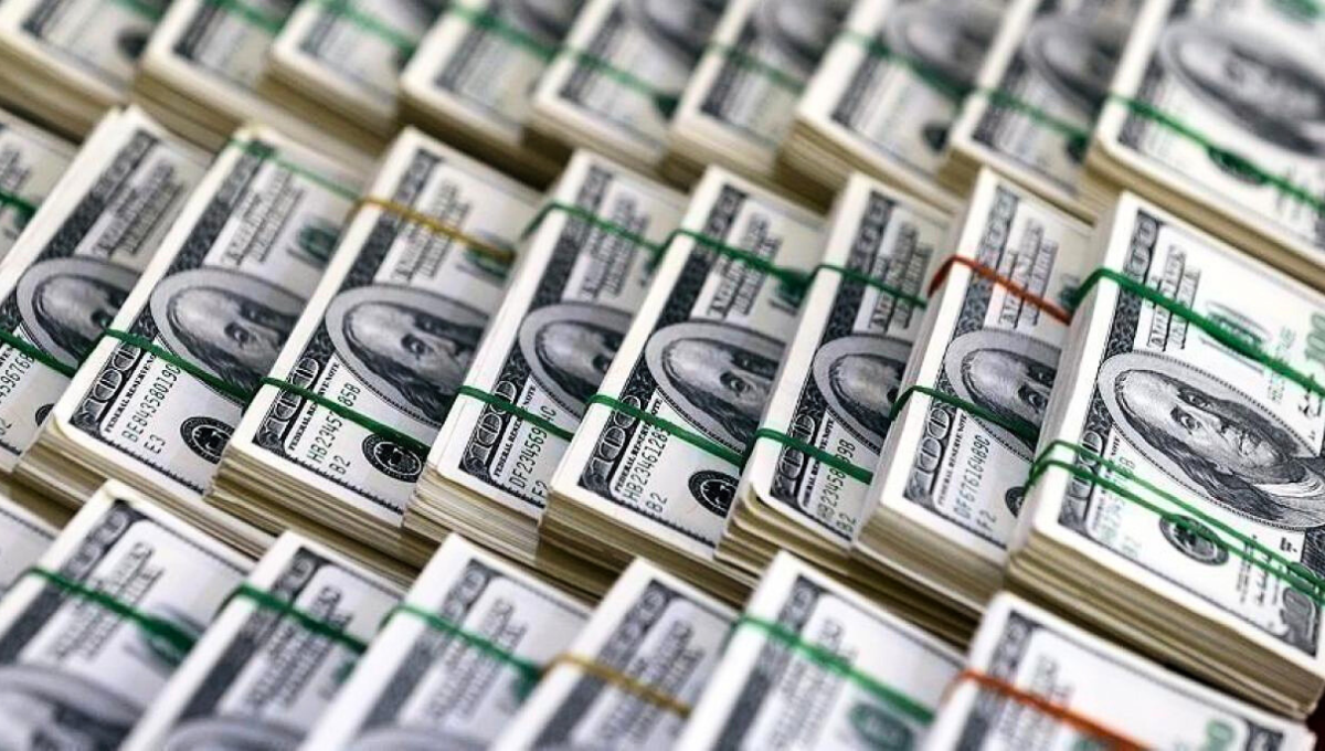 El dólar blue hoy en Mendoza perdió 40 pesos tras la aprobación de la Ley Bases en el Senado. El dólar blue hoy en Mendoza perdió 40 pesos tras la aprobación de la Ley Bases en el Senado.