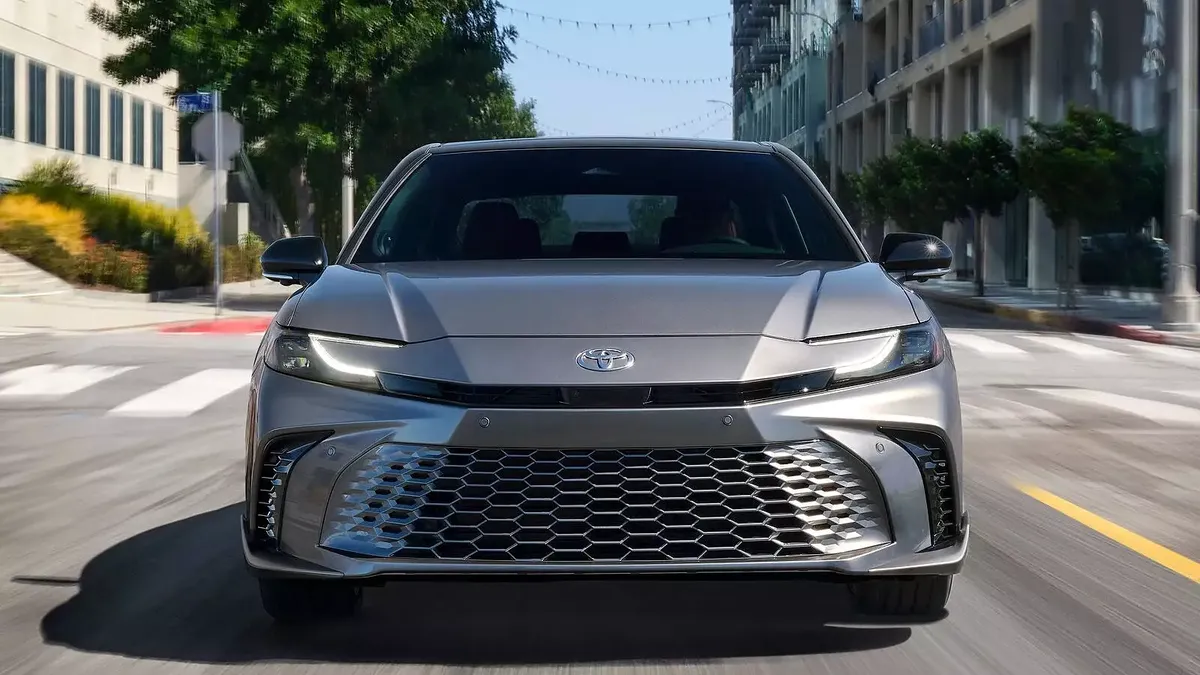 Para el mecánico, Toyota es la marca más confiable. Para el mecánico, Toyota es la marca más confiable.
