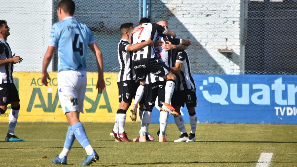 Gimnasia empató injustamente en Río Cuarto y no pudo llegar a la cima