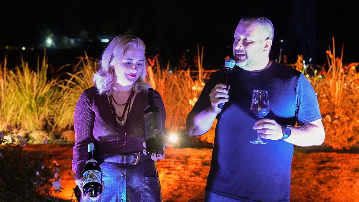 El enólogo de los vinos de Lautaro Martínez es Federico Isgró. Junto a Mariana Borsani presentó las etiquetas en el evento. El enólogo de los vinos de Lautaro Martínez es Federico Isgró. Junto a Mariana Borsani presentó las etiquetas en el evento.