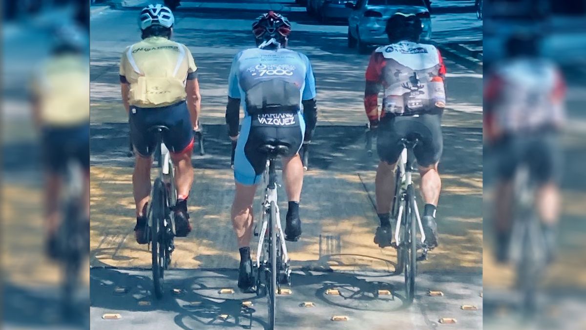 Partida de la expedición-homenaje a los veteranos y caídos en la Guerra de Malvinas. Al centro, Mariano Vázquez, rumbo al Parque Provincial Aconcagua.