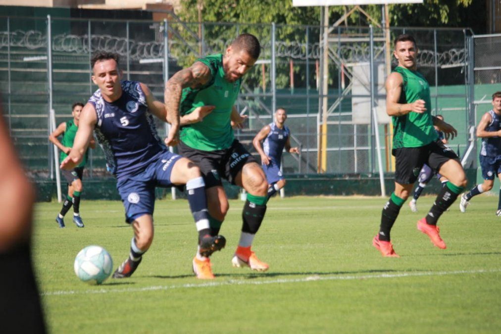 Independiente Rivadavia sumó minutos de fútbol en San Juan.