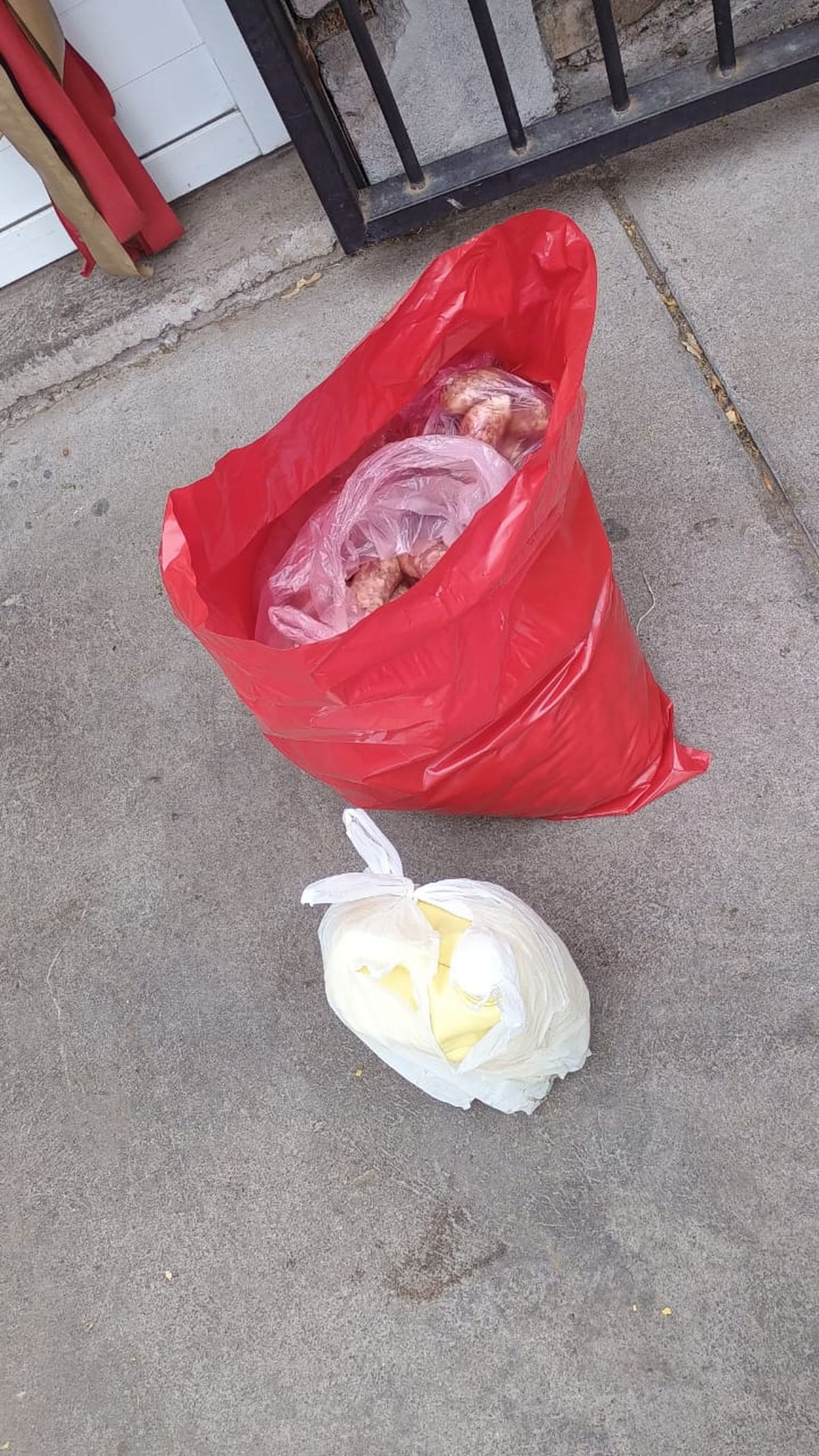 Más de 250 kilogramos de carne fueron decomisados en distintos procedimientos de la Policía Rural en Guaymallén y Rivadavia. Más de 250 kilogramos de carne fueron decomisados en distintos procedimientos de la Policía Rural en Guaymallén y Rivadavia.