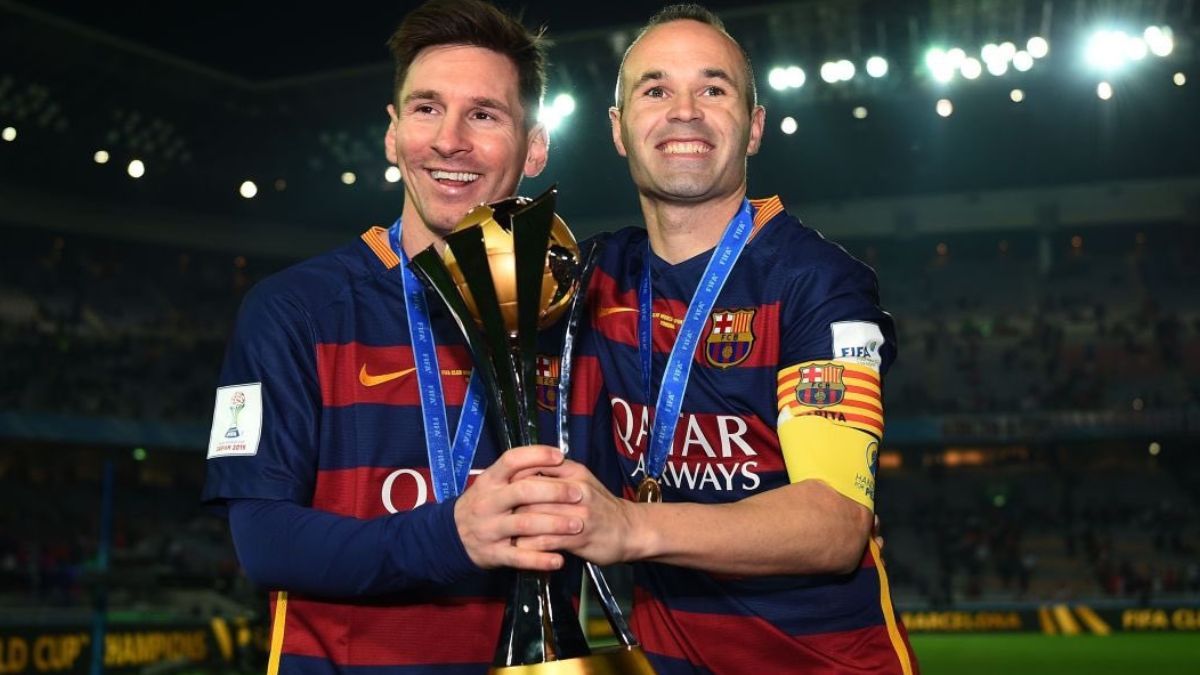 Lionel Messi y Andrés Iniesta con uno de sus tantos títulos logrados con el Barcelona. 