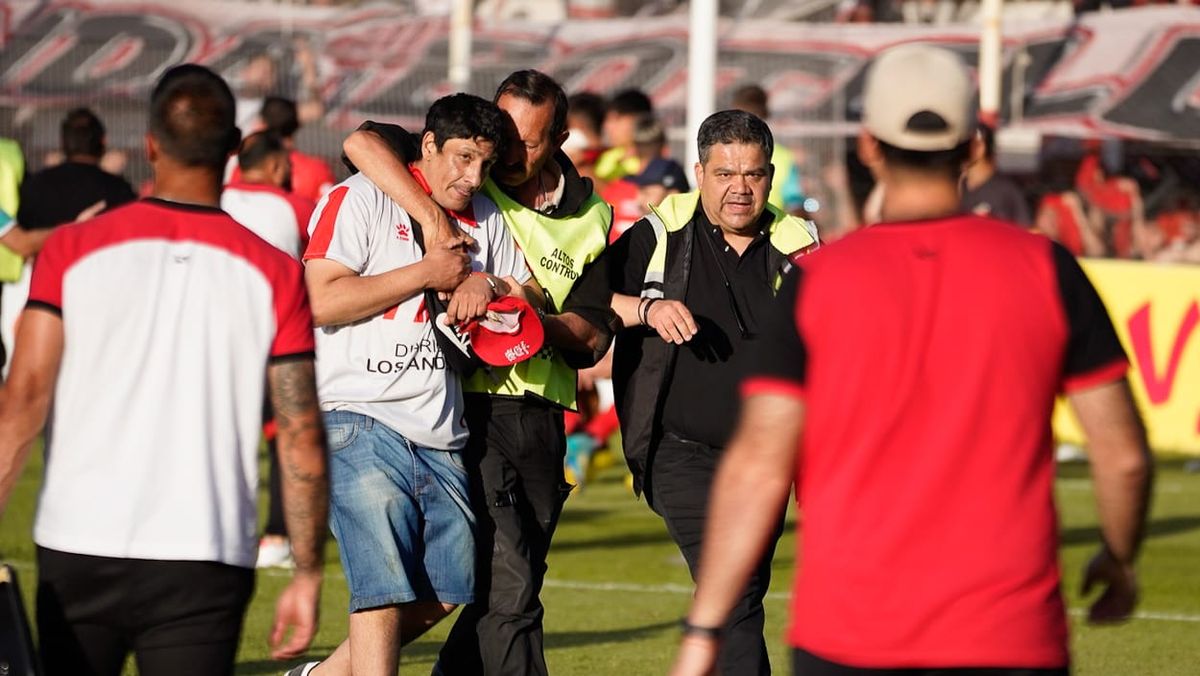 La violencia predominó en el cierre del partido.