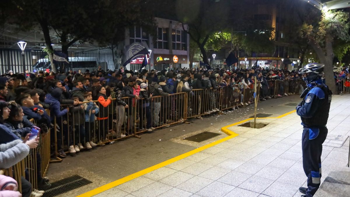 Los Leprosos fueron en gran número al hotel Sheraton. Los Leprosos fueron en gran número al hotel Sheraton.
