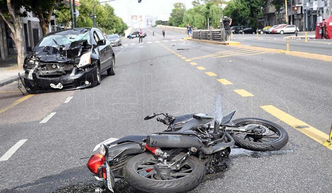 El joven que atropelló y mató a las dos chicas conducía a gran velocidad y cruzó el semáforo en rojo al momento de colisionar a la moto