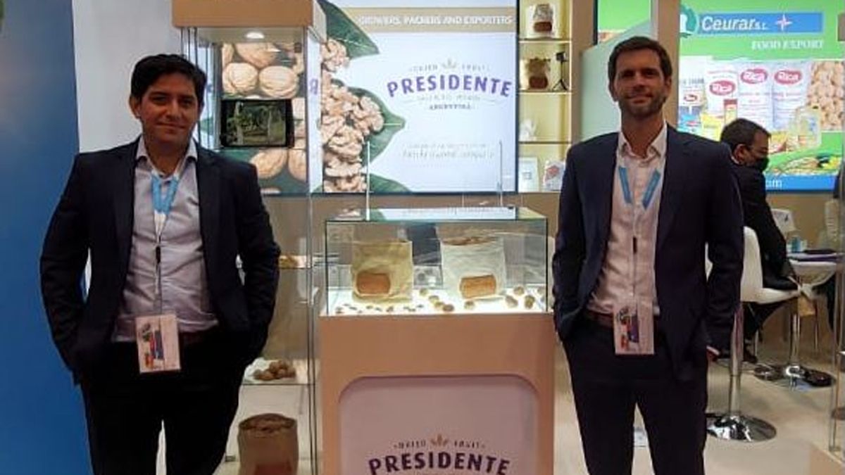 Matías Varas, gerente de Comercio Exterior y Manuel Pascual Merlo, &nbsp;gerente de Nuevos Negocios y Desarrollo Corporativo de Grupo Presidente en la Gulfood, la mayor feria de alimentos del mundo que se realiza en Dubai.