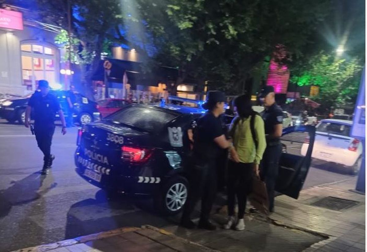 Los operativos los realizaron efectivos policiales de Turística, la Unidad de Patrullaje de Capital (UEP) y la Unidad Ciclística de Acción Rápida (UCAR). Los operativos los realizaron efectivos policiales de Turística, la Unidad de Patrullaje de Capital (UEP) y la Unidad Ciclística de Acción Rápida (UCAR).