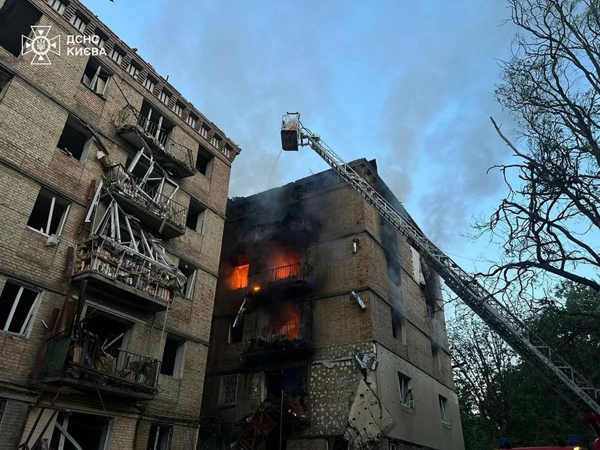 Edificios de Kiev alcanzados en un nuevo ataque masivo de Rusia esta madrugada. Crédito: EFE/EPA/Servicio Nacional de Emergencias de Ucrania. Edificios de Kiev alcanzados en un nuevo ataque masivo de Rusia esta madrugada. Crédito: EFE/EPA/Servicio Nacional de Emergencias de Ucrania.