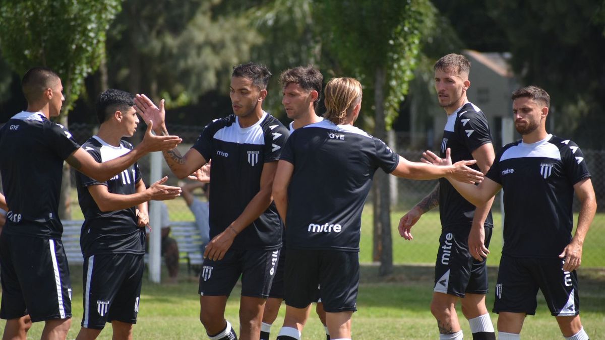 El Lobo se prepara para el debut ante Defensores de Belgrano. El Lobo se prepara para el debut ante Defensores de Belgrano.