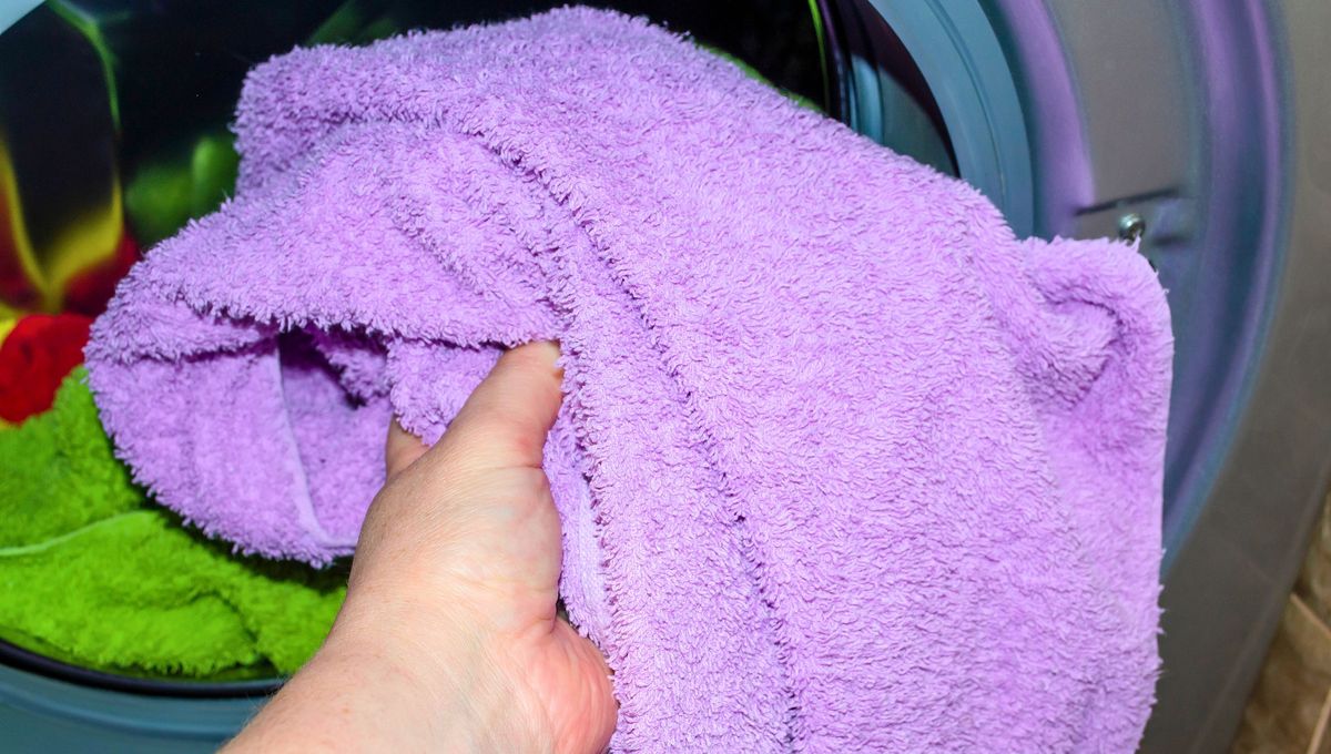 Lee bien las etiquetas de las toallas para saber cómo lavarlas correctamente. Lee bien las etiquetas de las toallas para saber cómo lavarlas correctamente. 