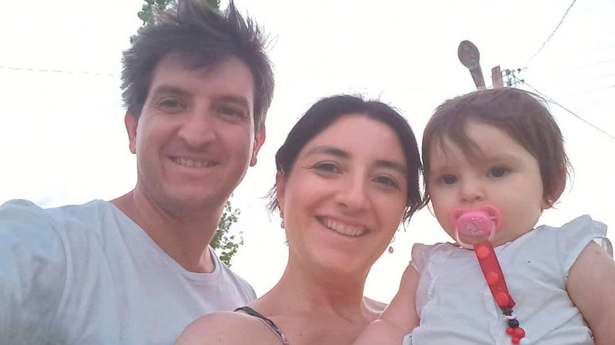 El Tano Robles junto a su esposa, Juliana Malano, y su hija Nina.