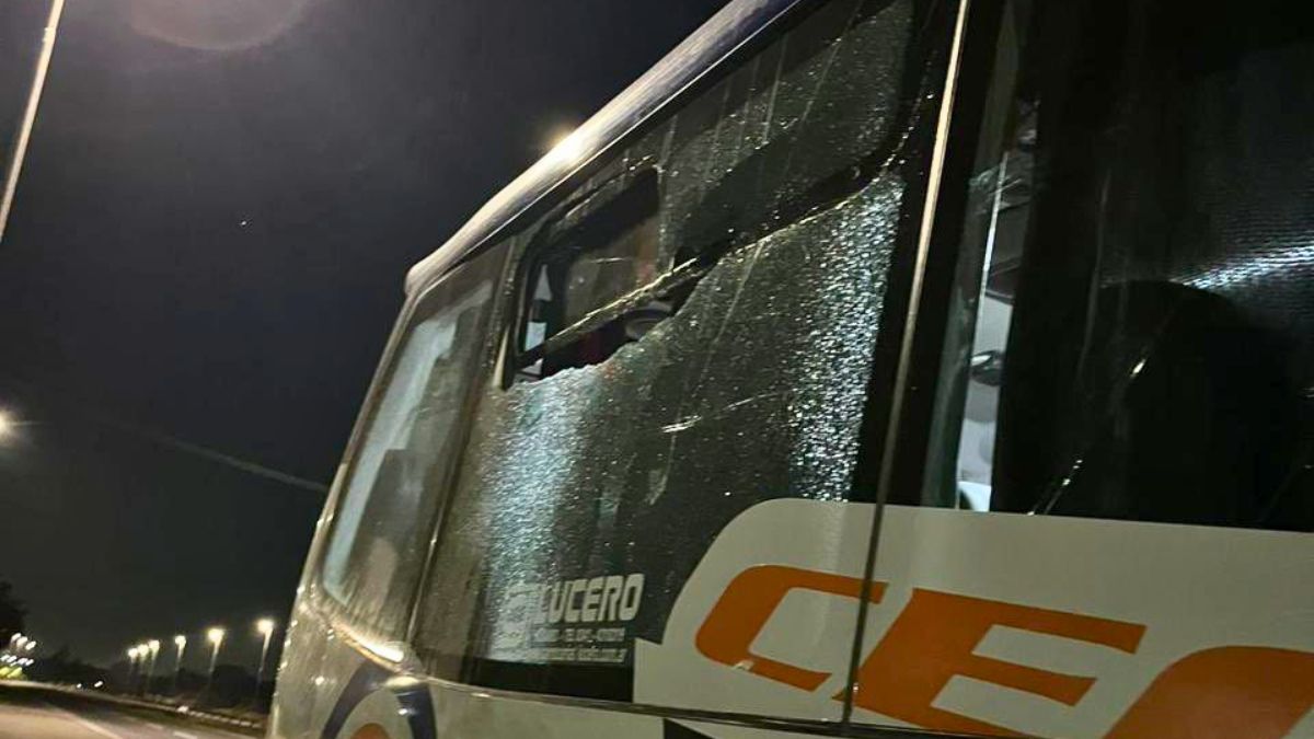 Apedrearon un micro de Boca cuando regresaba de Chile tras el partido por Copa Libertadores